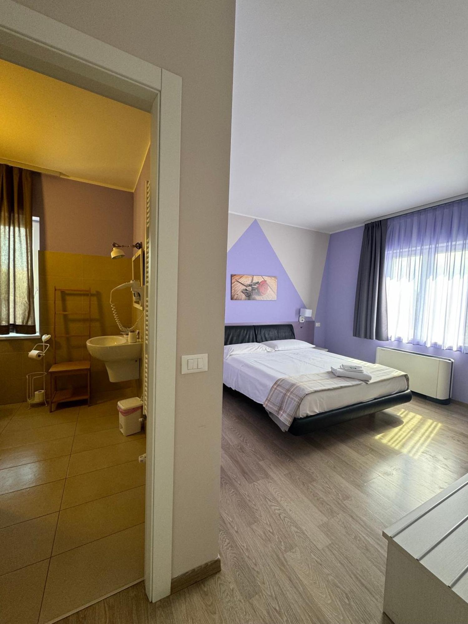 Albergo Trattoria Italia Desenzano del Garda Eksteriør bilde